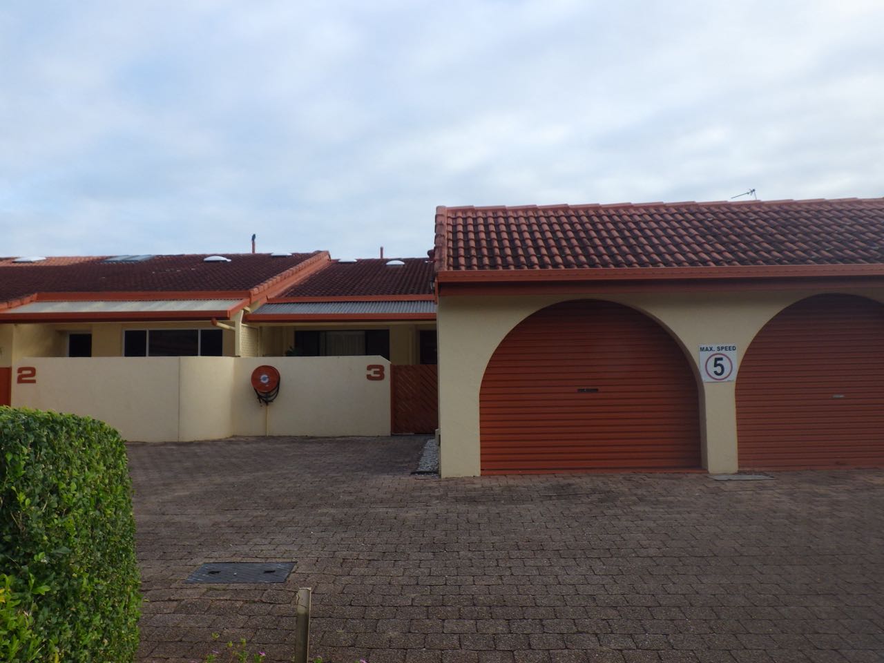 3/8 Dunlop Ct, Mermaid Waters QLD 4218, Australia