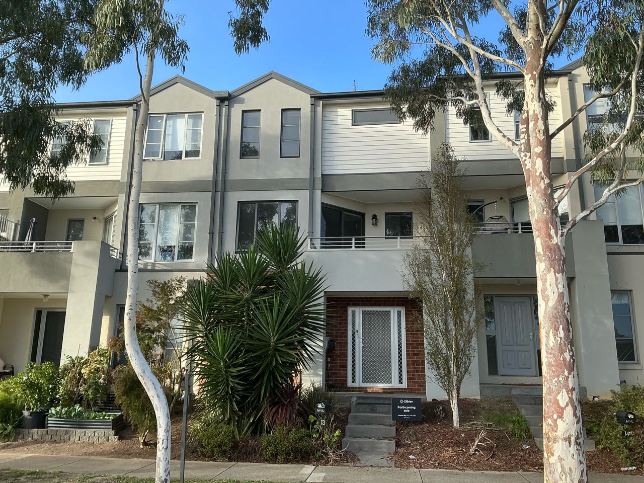 13-10 Mickleham Dr, Cranbourne North VIC 3977, Australia