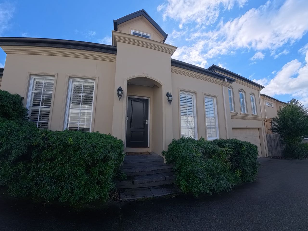 2/99 Rostrevor Parade, Mont Albert North VIC 3129