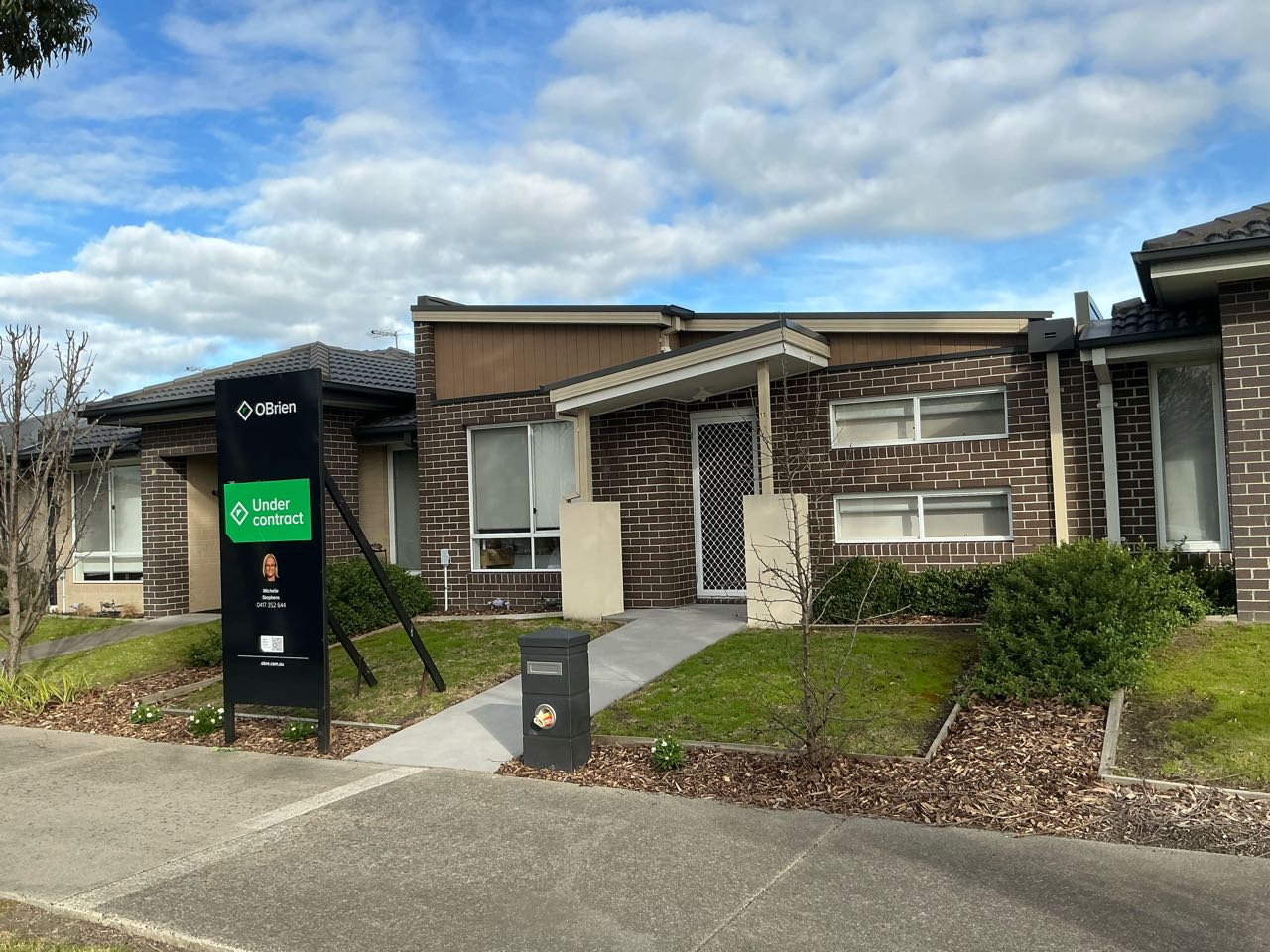 13 Renlik Cct, Cranbourne North VIC 3977, Australia
