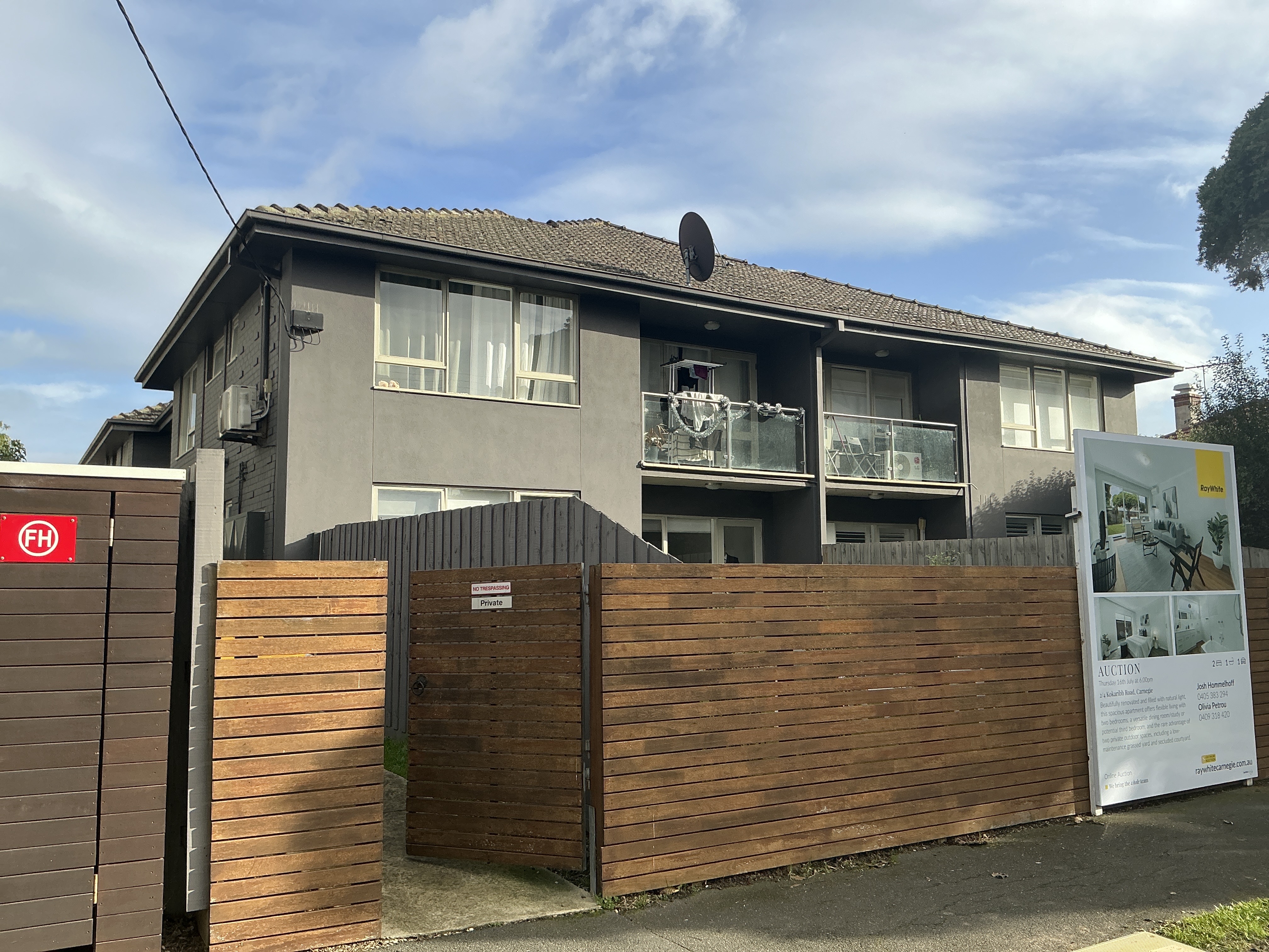 2/4 Kokaribb Rd, Carnegie VIC 3163, Australia