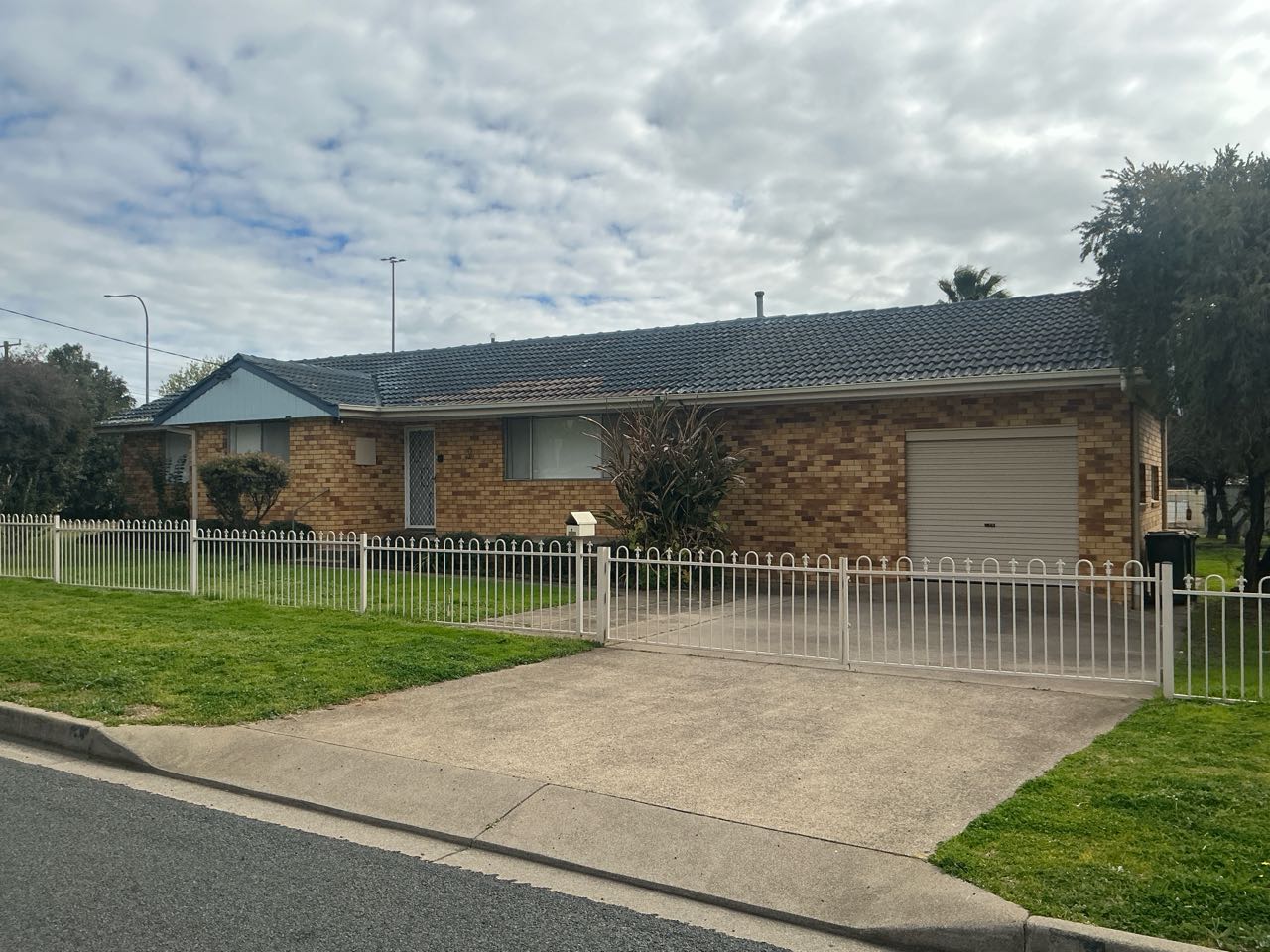 1 Kurrawan St, South Tamworth NSW 2340, Australia