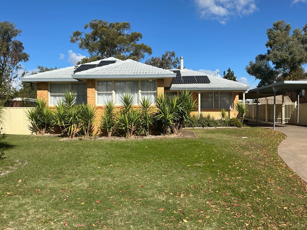 18 Waree Dr, Hillvue NSW 2340, Australia