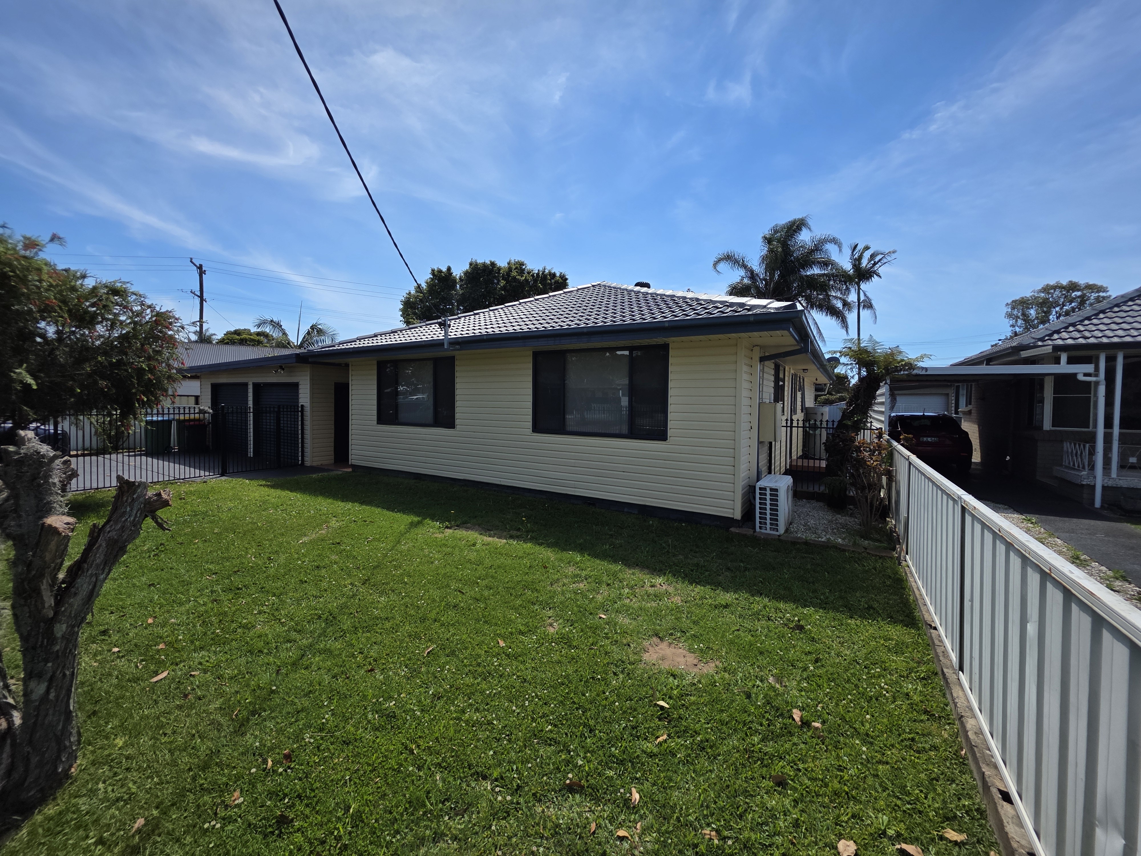 41 Laguna Parade, Berkeley Vale NSW 2261, Australia